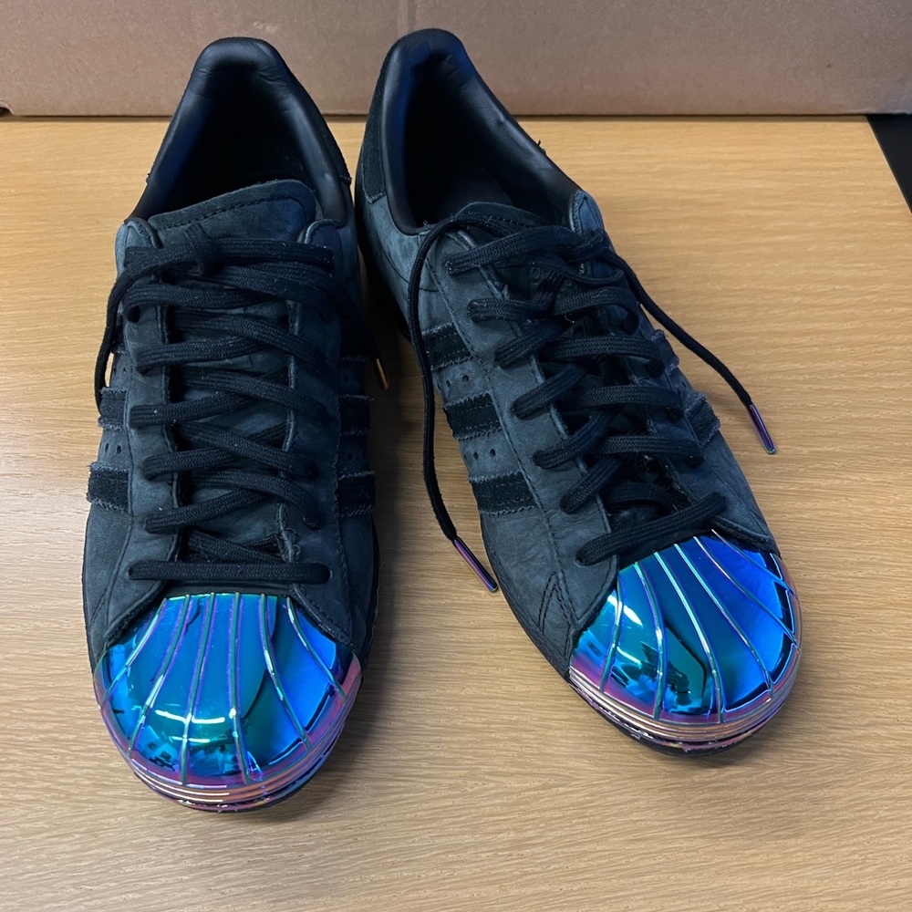 Adidas Superstar. Gently worn. US sz 7 but Superstars run large